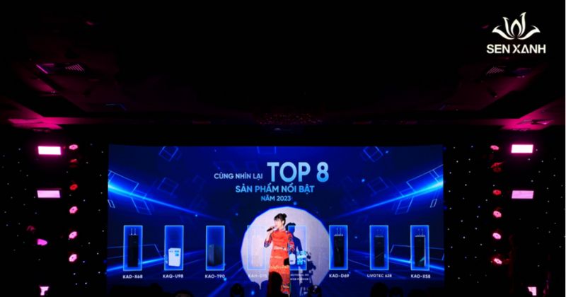 ca sỹ hát trong sự kiện