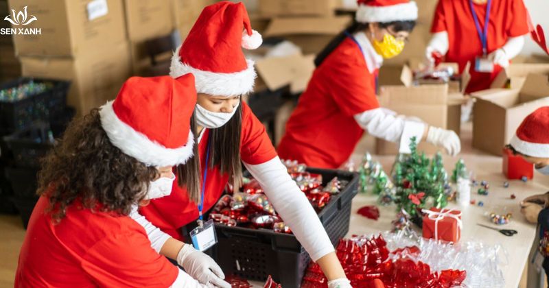 Tổ chức gói quà từ thiện Giáng Sinh