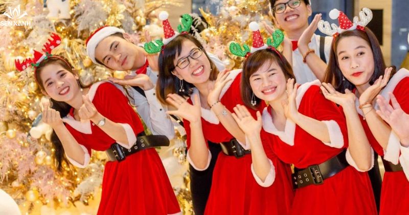  Tổ chức cuộc thi thời trang về chủ đề Giáng Sinh