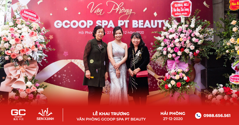 khách mời chụp ảnh kỷ niệm