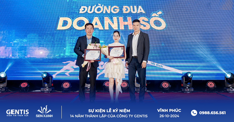 Trao giải trong lễ kỷ niệm