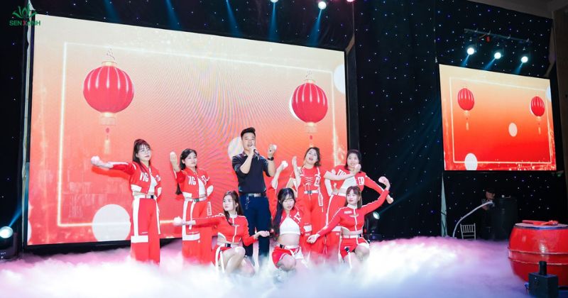 ca sỹ hát trong chương trình