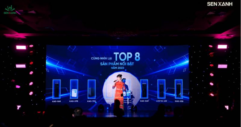 ca sỹ hát trong sự kiện