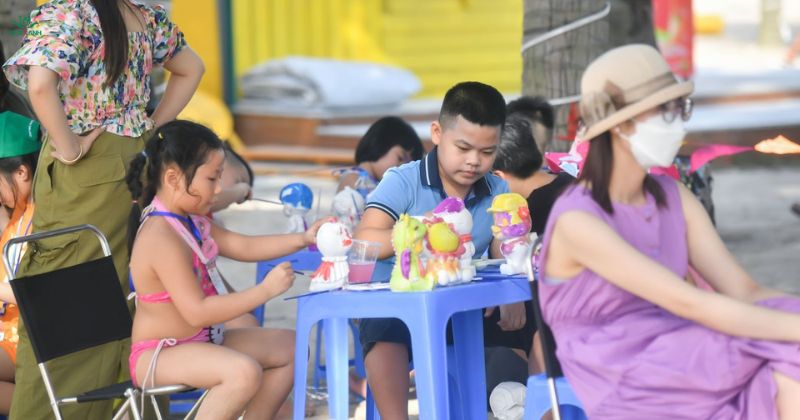 Trẻ em chơi trò chơi
