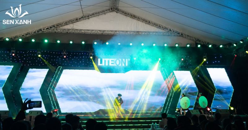 Biểu diễn nghệ thuật trong tiệc tất niên