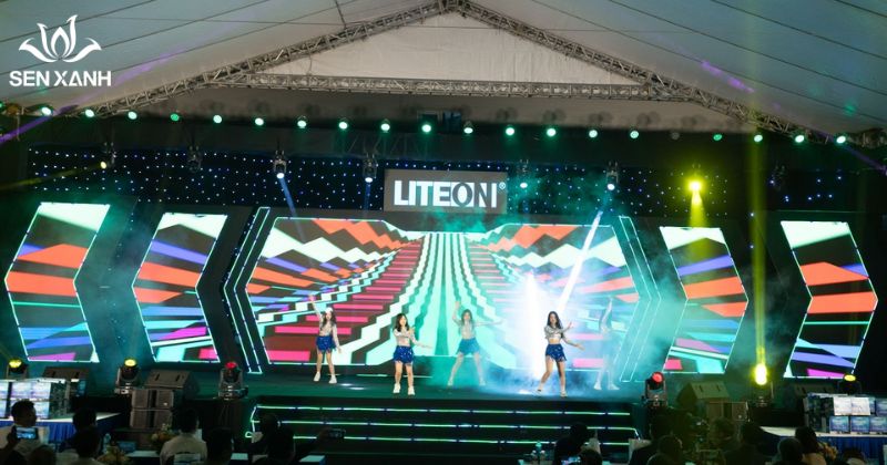 Biểu diễn văn nghệ trong tiệc tất niên