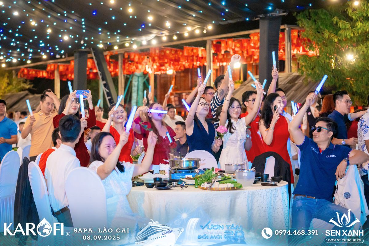 Các thành viên trong công ty chụp ảnh tập thể