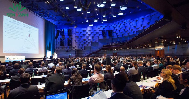 Tổ chức hội thảo với nhiều khách mời tham gia