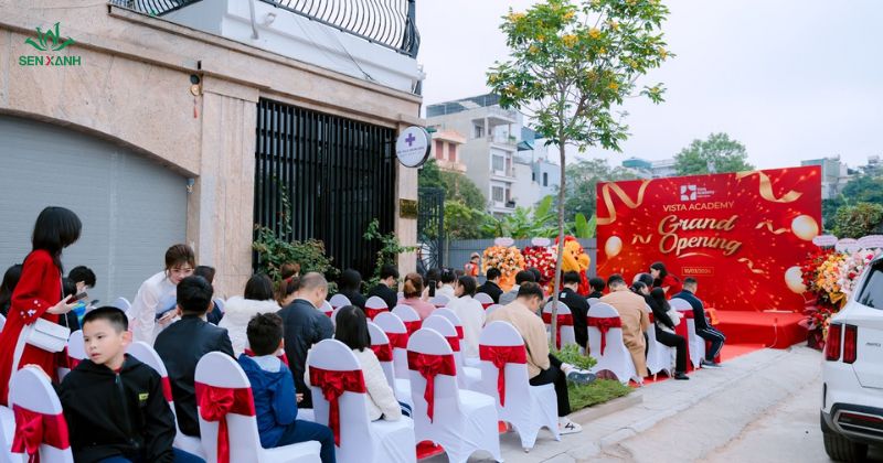 Lễ khai trương với đông người tham dự