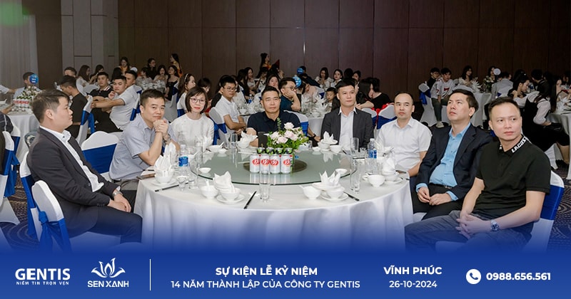 Lễ kỷ niệm được tổ chức có nhiều người tham gia 