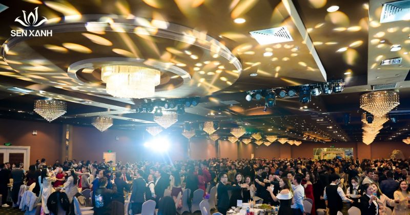 Tiệc tất niên tổ chức với quy mô lớn