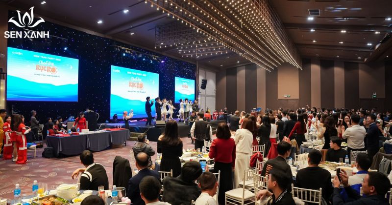 Tiệc tất niên tổ chức ở nơi có không gian rộng