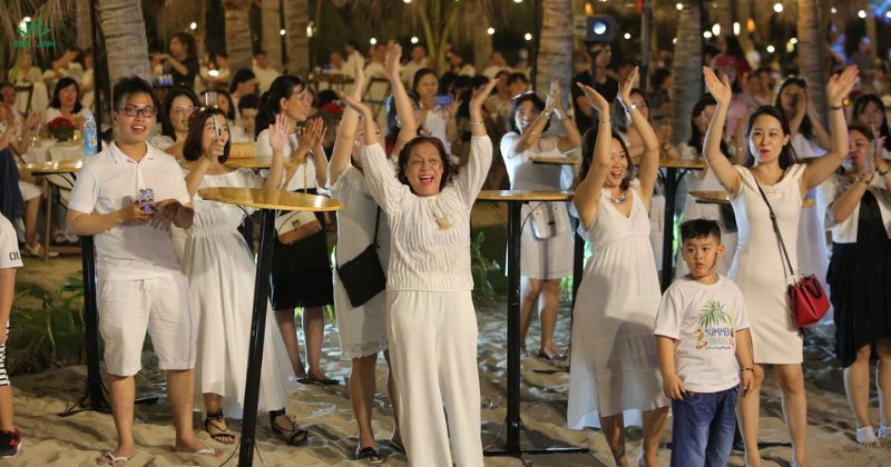 Bữa tiệc vui trên bãi biển 