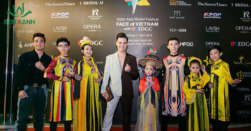  tổ chức Year End Party theo phong cách dạ tiệc thời trang