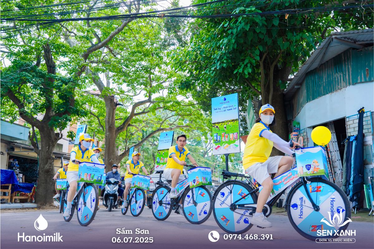 Đoàn di chuyển đến đường Hồ Xuân Hương