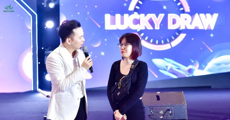 MC dẫn chương trình tiệc cuối năm 