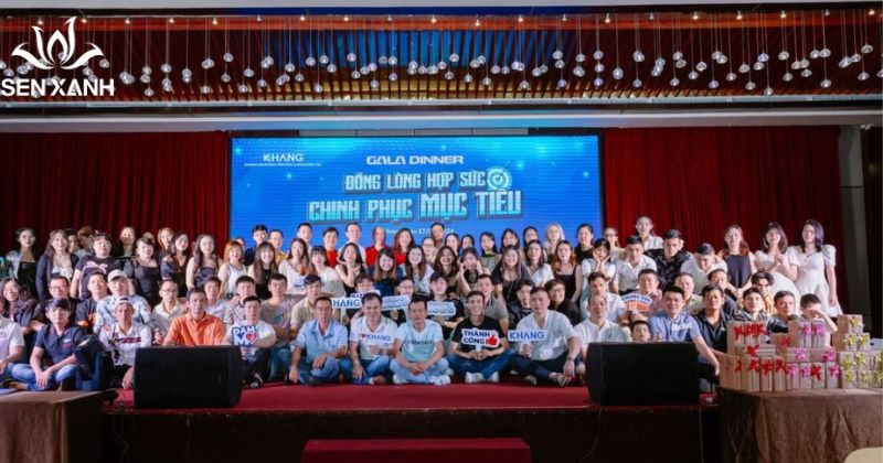 Tiệc tổng kết kết hợp tri ân 