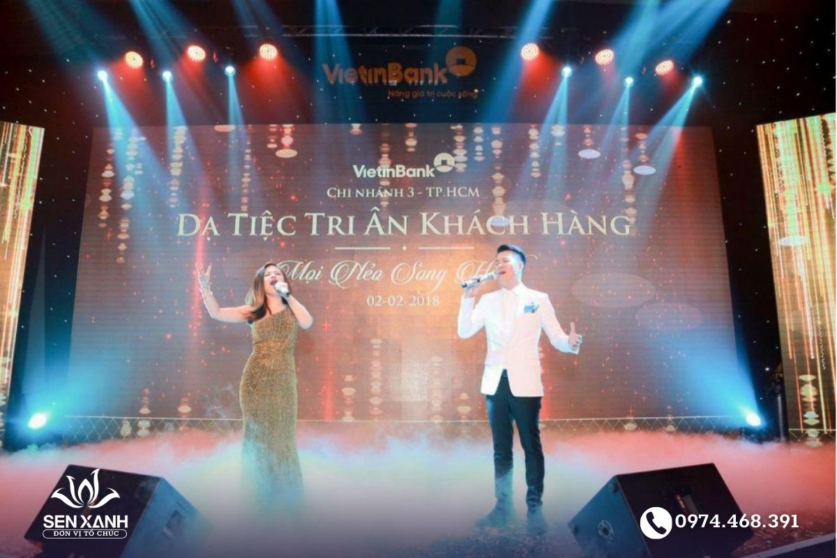 Tổ chức buổi tiệc tri ân để cảm ơn sự ủng hộ của khách hàng trong 1 năm