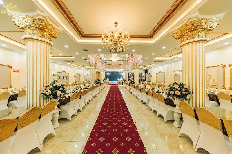 Trung tâm sự kiện Lừng Hoàn Palace có quy mô 3000m2 với 2 sảnh tiệc