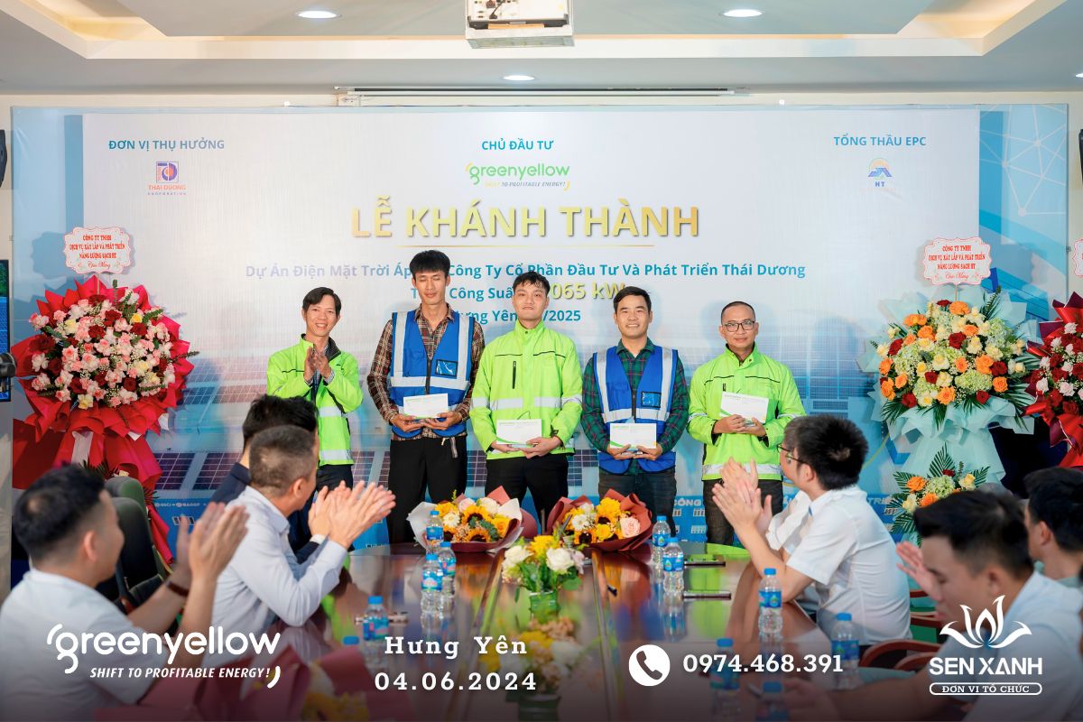 Trao giấy chứng nhận, bằng khen cho đóng góp của các đơn vị
