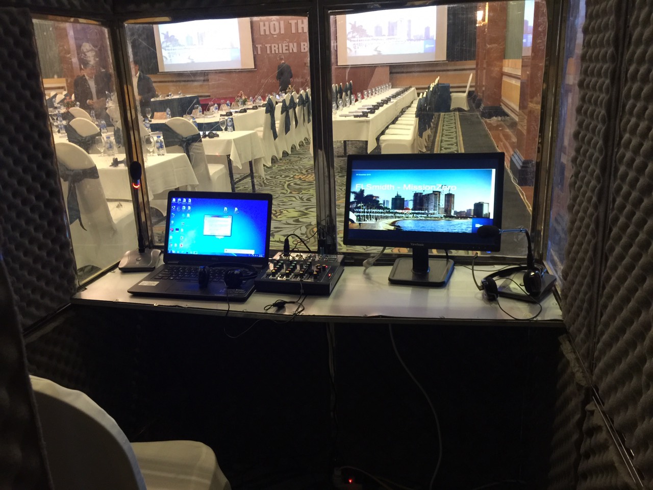 Hệ thống thiết bị phiên dịch cabin cơ bản cho hội thảo