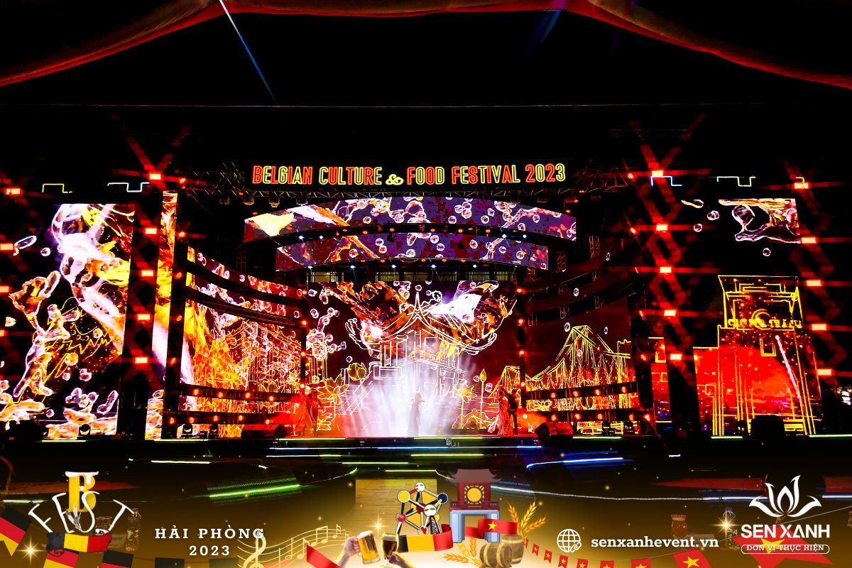 Sân khấu được biến hoá theo chương trình