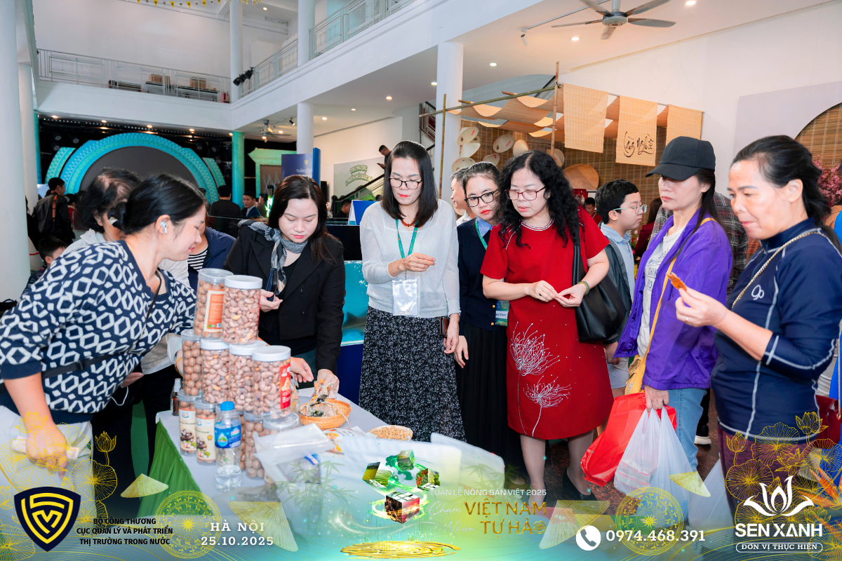 Khách mời dùng thử sản phẩm Khách mời dùng thử sản phẩm