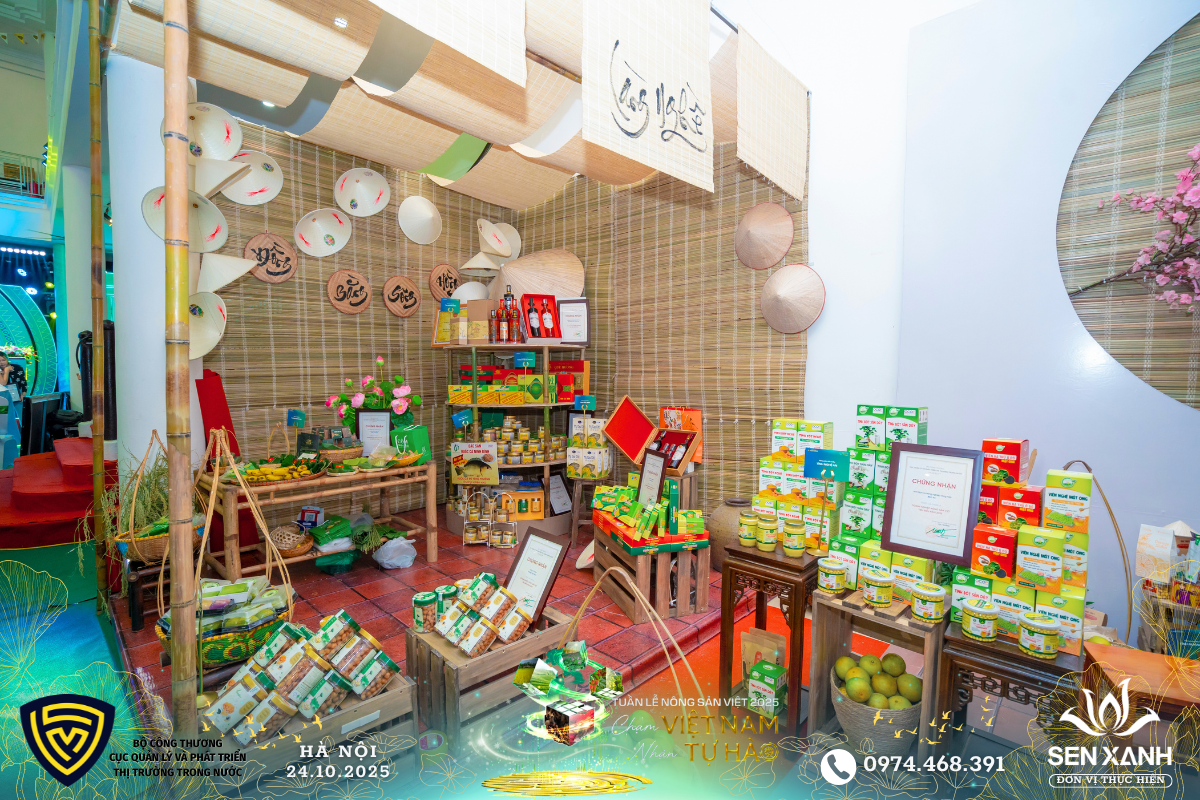 Khu vực trưng bày sản phẩm làng nghề Khu vực trưng bày sản phẩm làng nghề