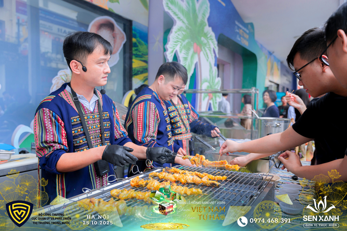 Đầu bếp chế biến món ăn Đầu bếp chế biến món ăn