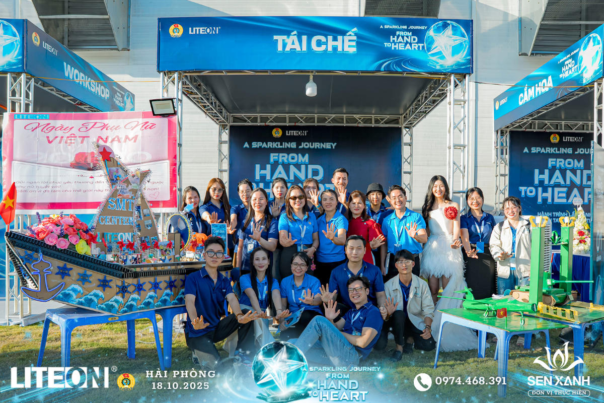 Các đội check in với các tác phẩm tái chế Các đội check in với các tác phẩm tái chế