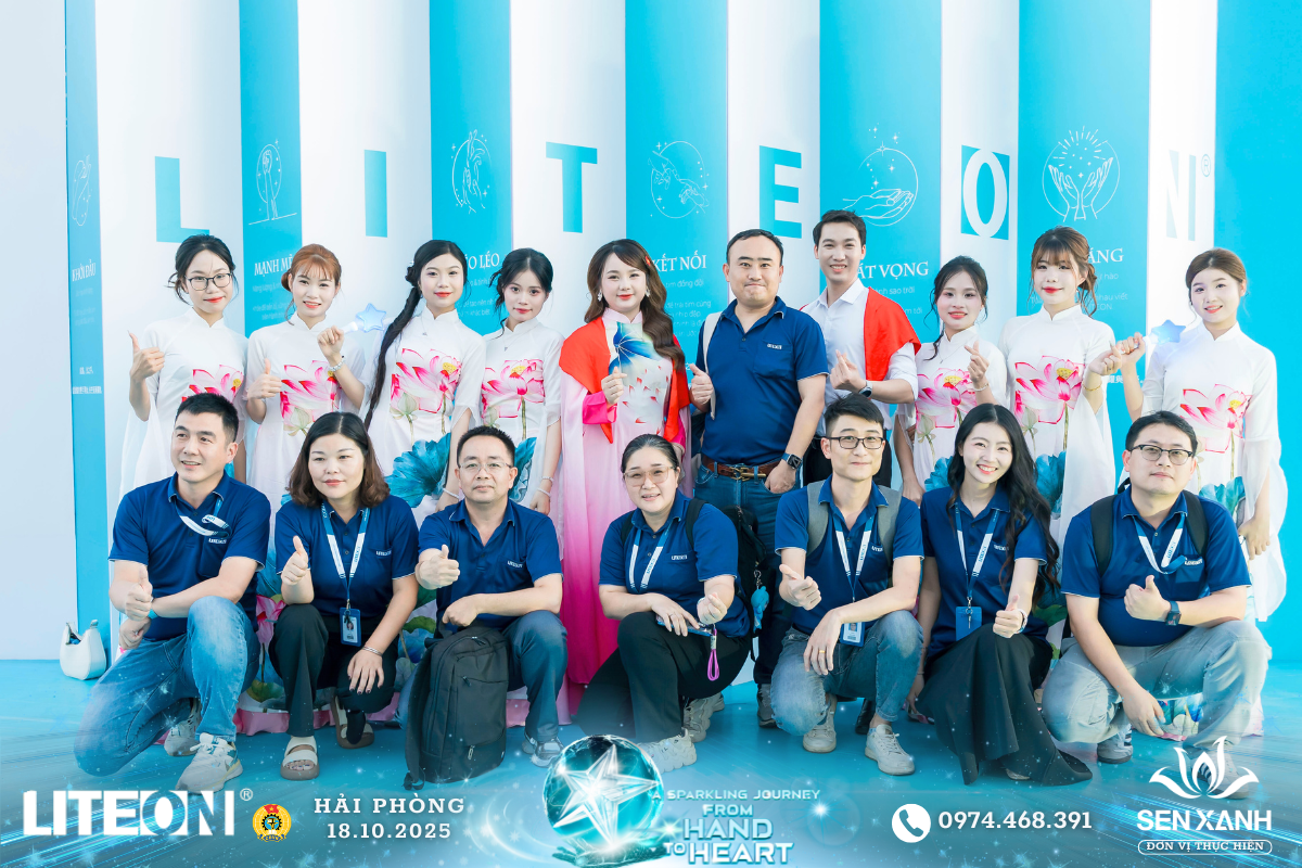 Check in với các đội biểu diễn Check in với các đội biểu diễn