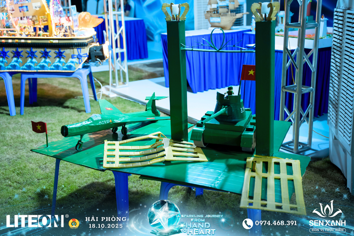 Các mô hình được tái chế sáng tạo Các mô hình được tái chế sáng tạo