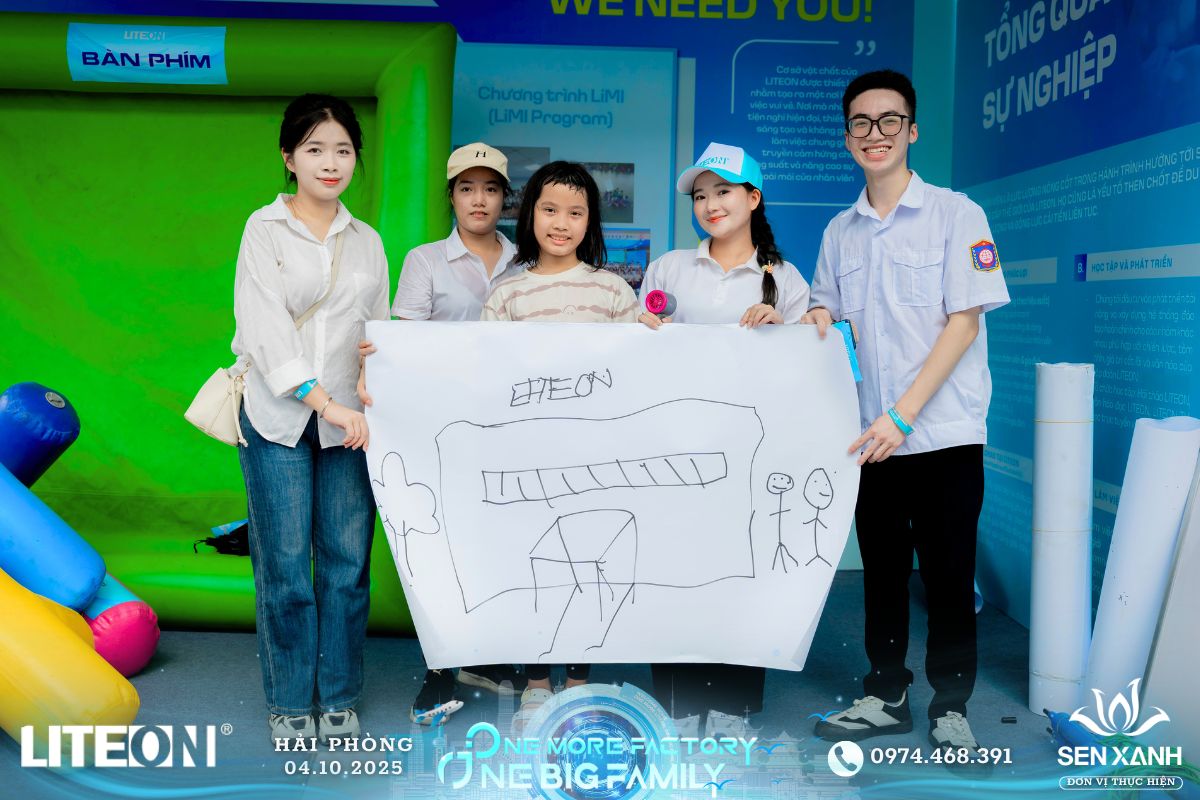Mọi người cùng check in bên thành phẩm