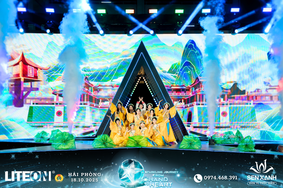 Tiết mục múa với sen Tiết mục múa với sen