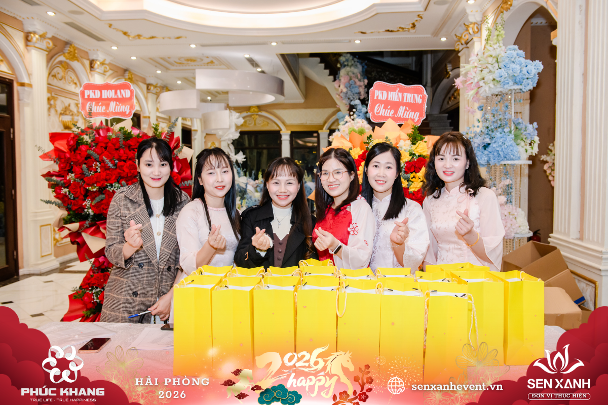 Khu vực bàn lễ tân check in