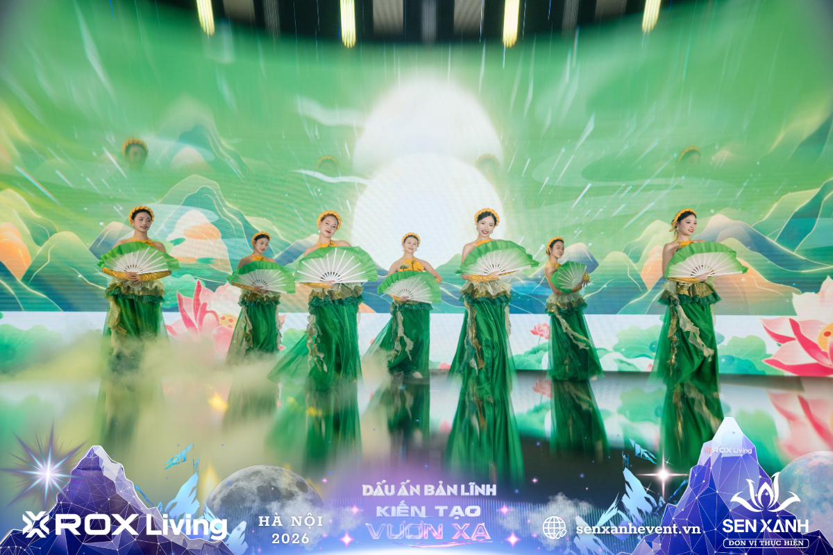 Màn trình diễn quạt lụa Màn trình diễn quạt lụa