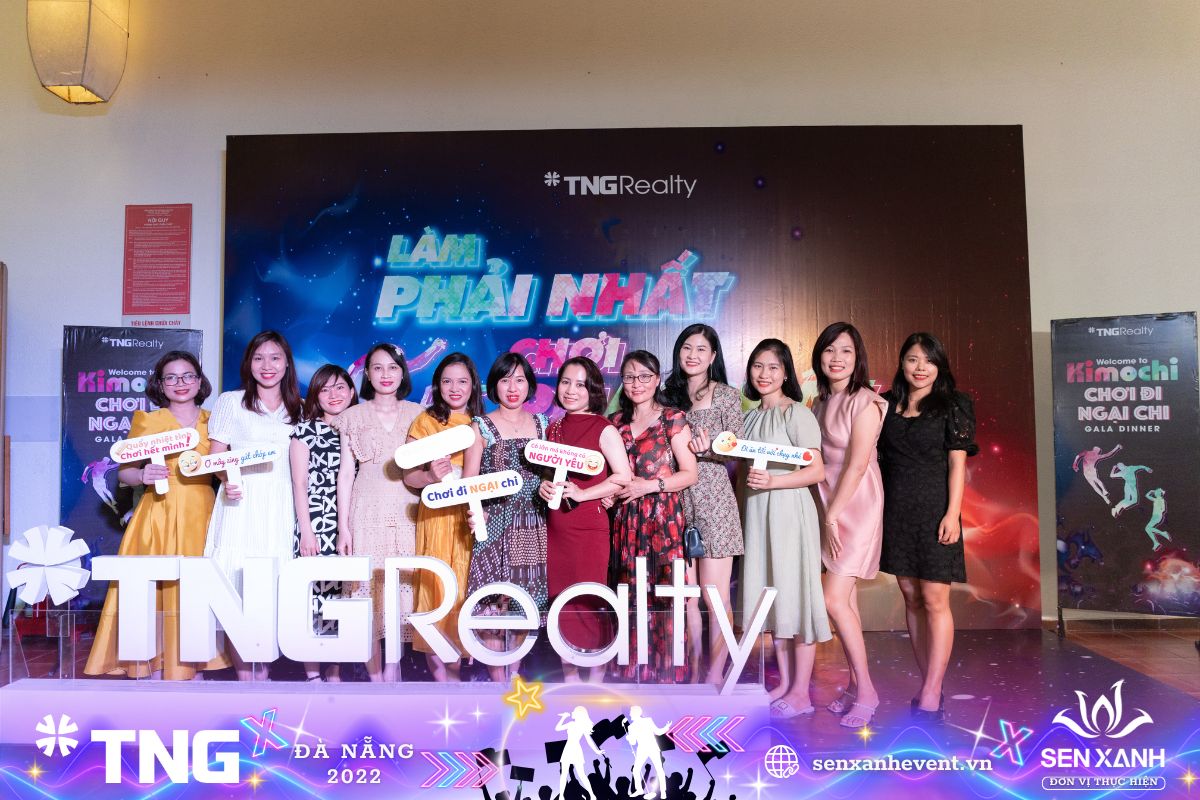 Mọi người check-in tại khu vực sảnh Gala 