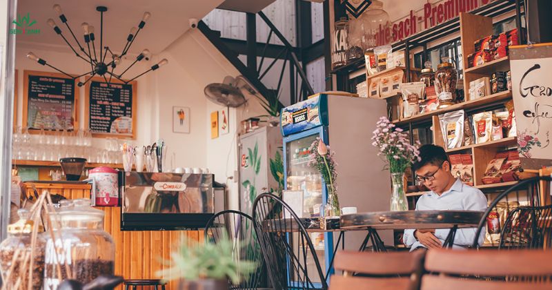 Nhân viên quán cafe