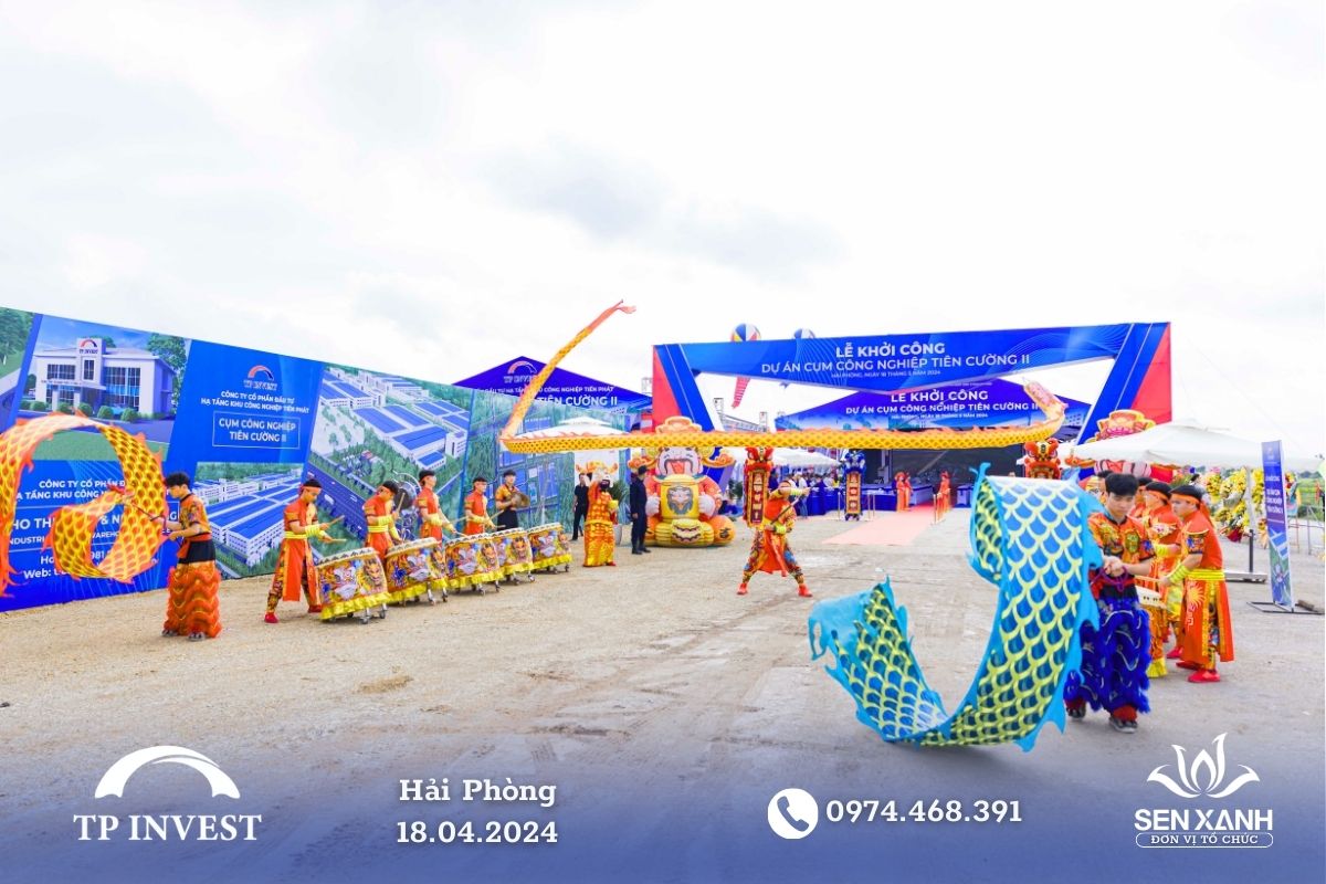 Múa lân trong lễ khởi công