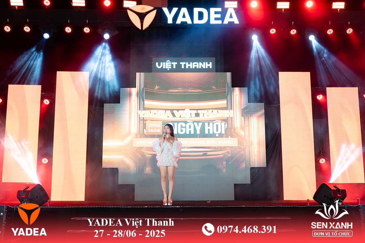ca sỹ chuyên nghiệp biểu diễn trong Ngày hội công ty Yadea 