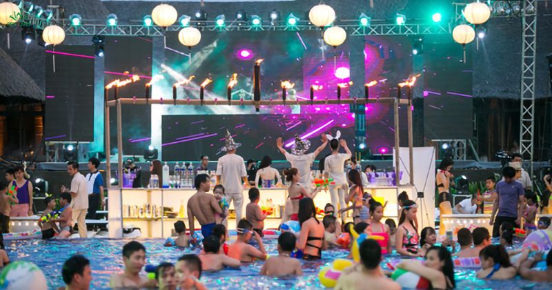 Tổ chức bữa tiệc cuối năm trên hồ bơi - Pool Party