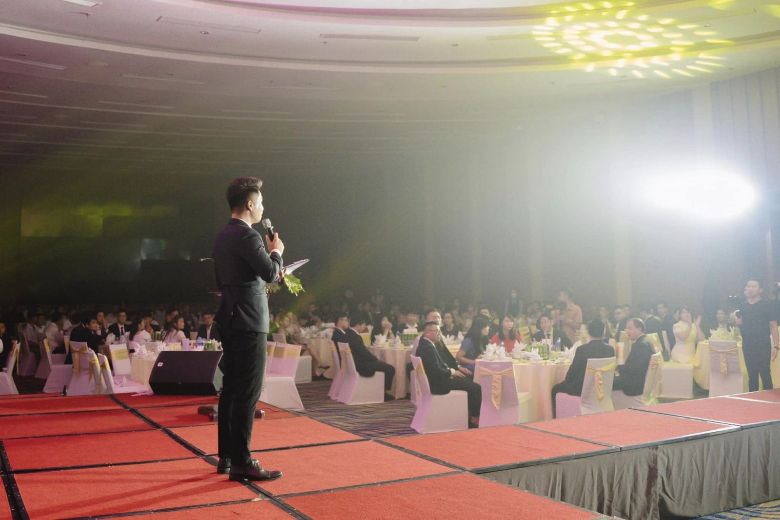 MC chuy&ecirc;n nghiệp