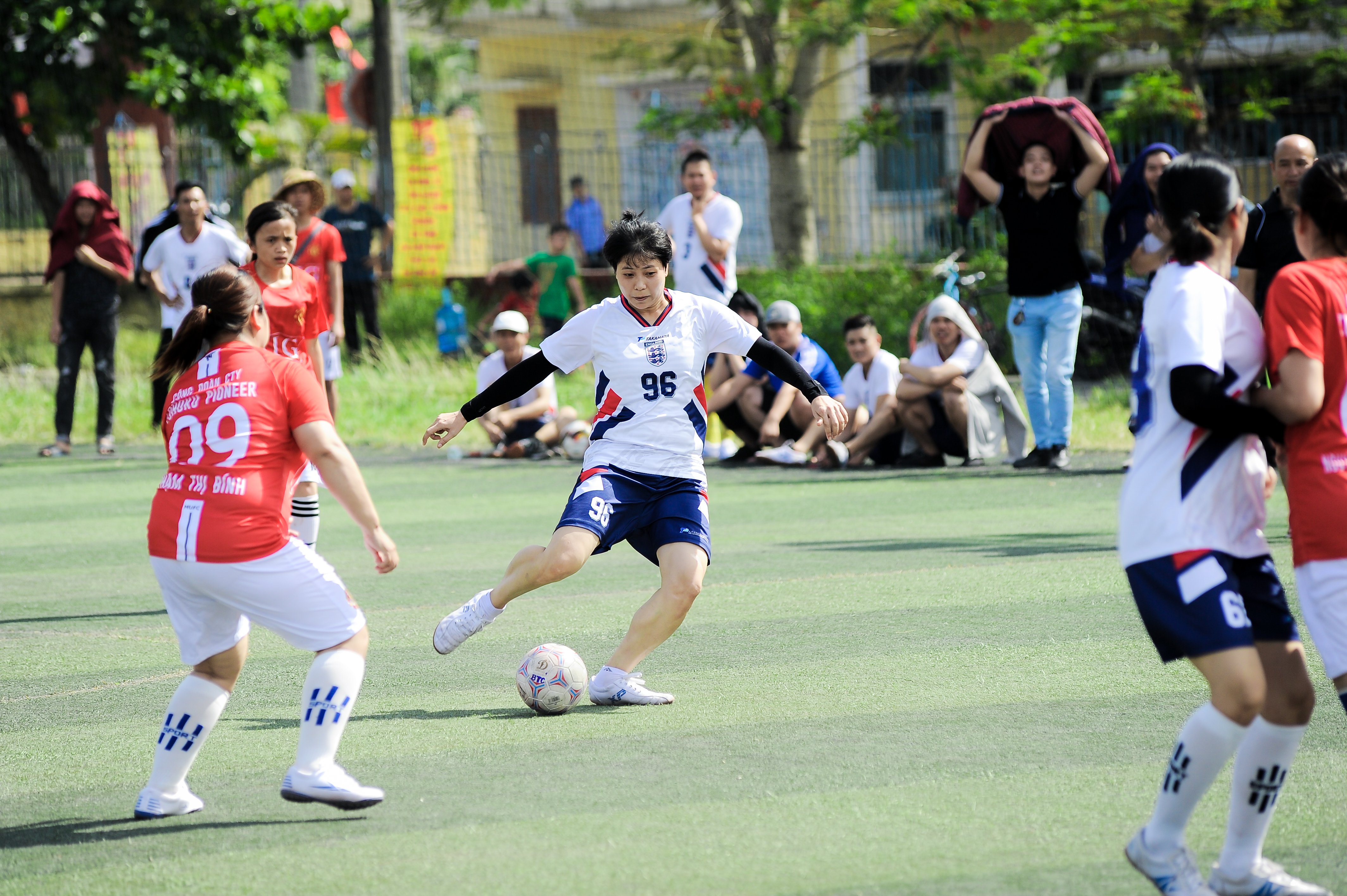 vô cùng mạnh mẽ
