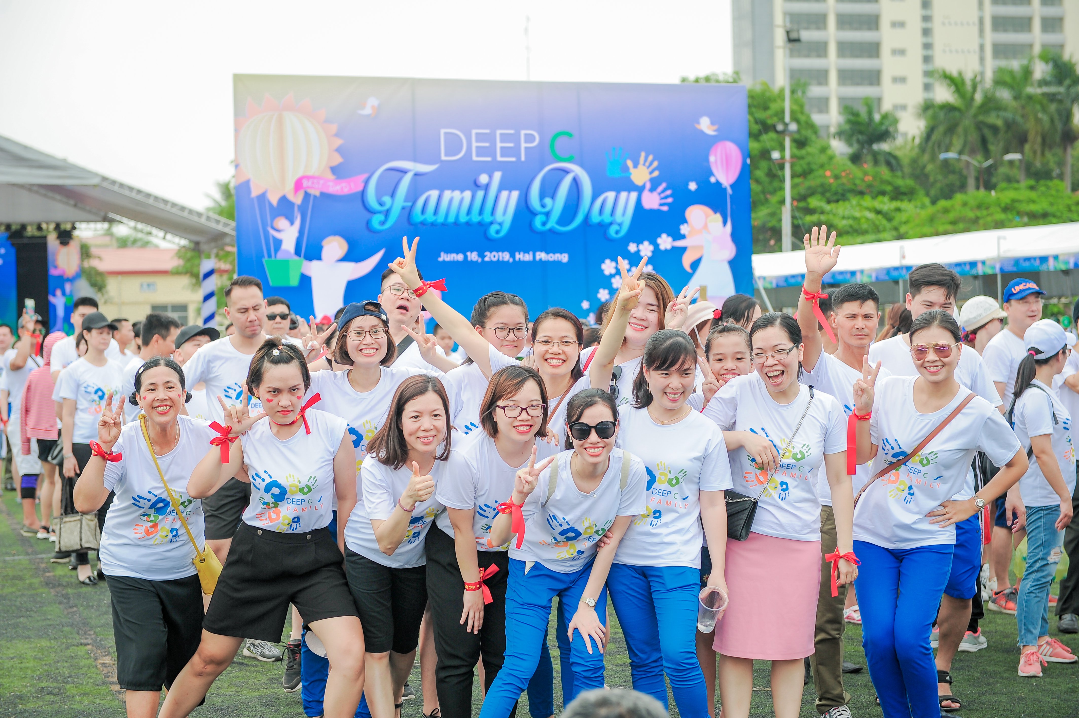 DEEPC FAMILY DAY 2019 chụp ảnh tập thể