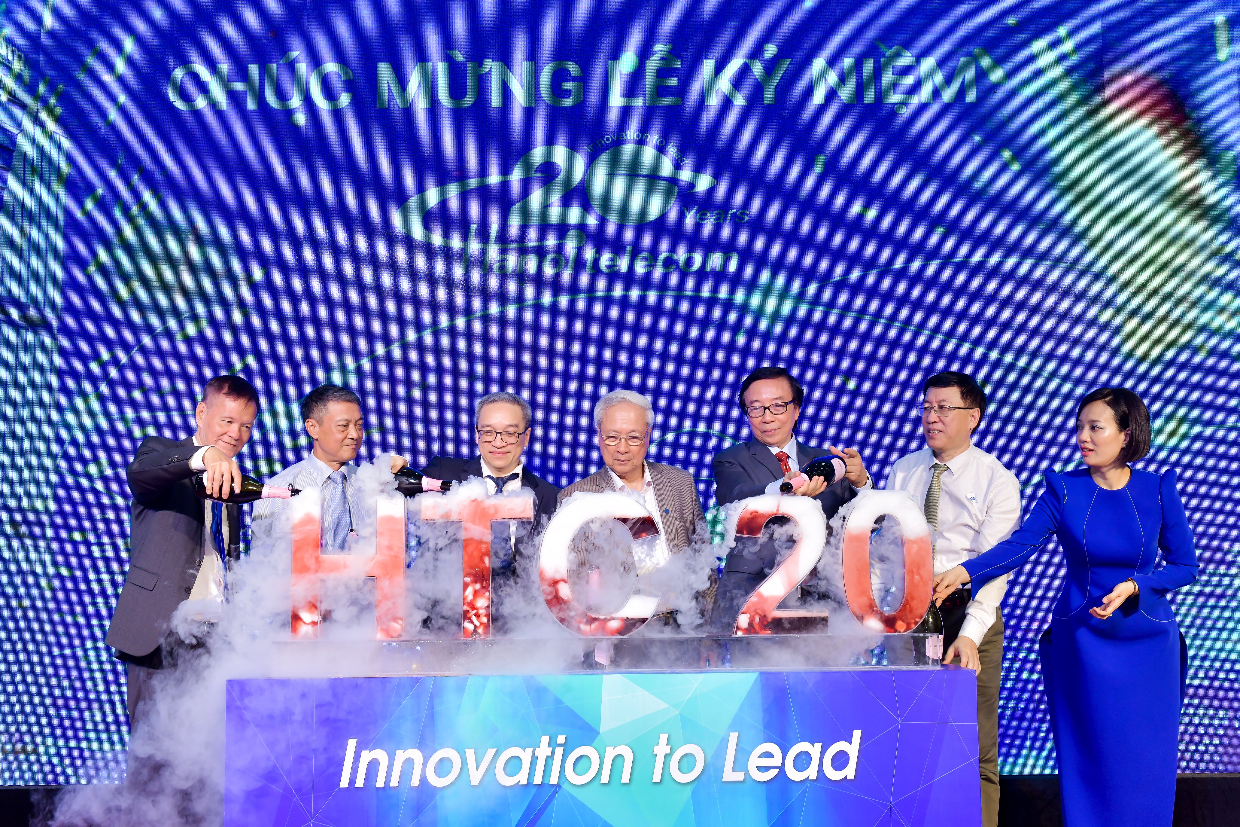 HTC Kỷ Niệm 20 Năm HTC Kỷ Niệm 20 Năm
