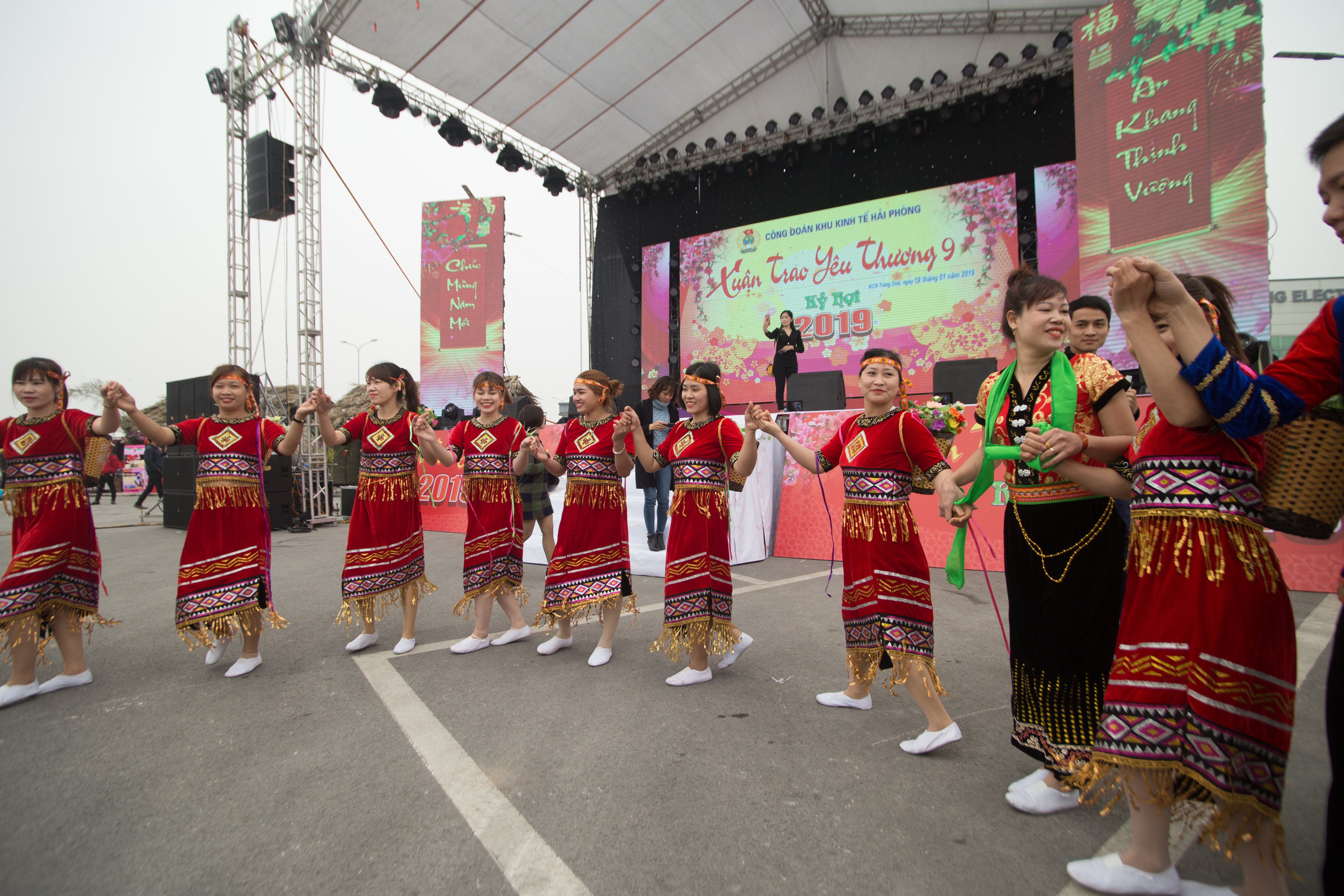 TẾT SUM VẦY - CĐKKT HẢI PH&Ograve;NG