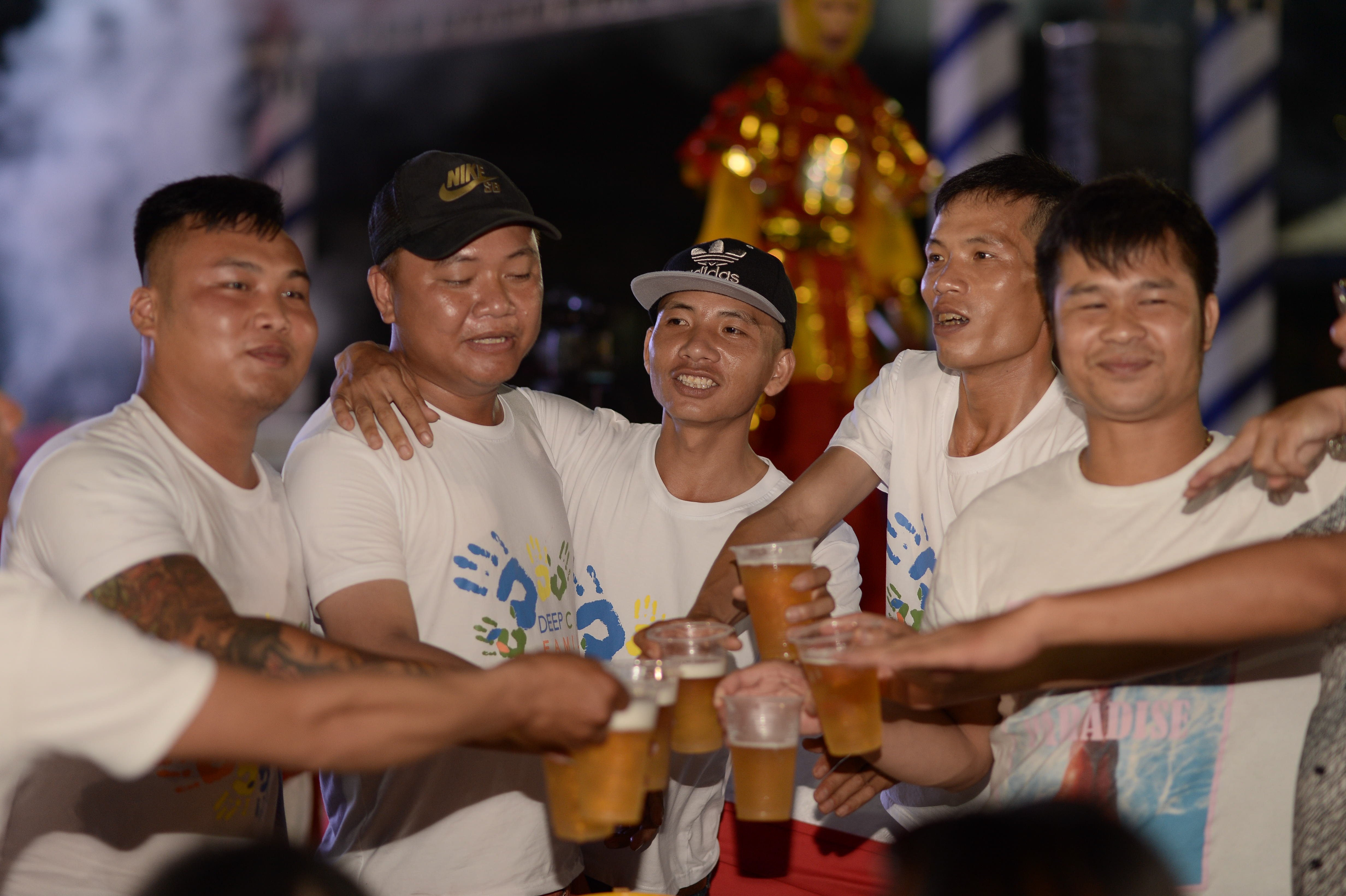 DEEPC FAMILY DAY 2019 nâng ly chúc mừng