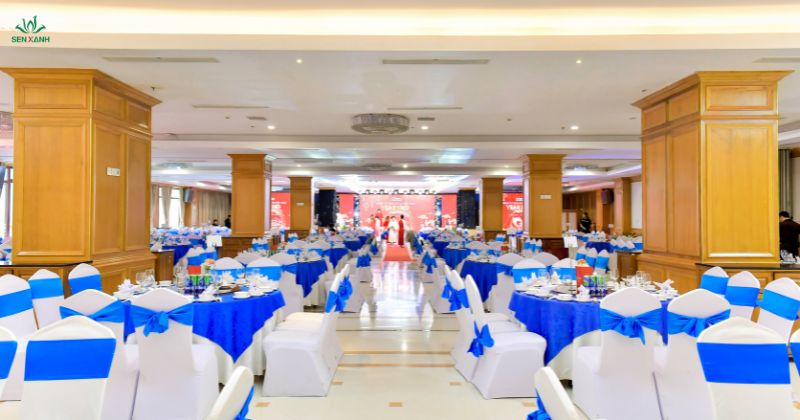 tiệc cuối năm được tổ chức chuyên nghiệp
