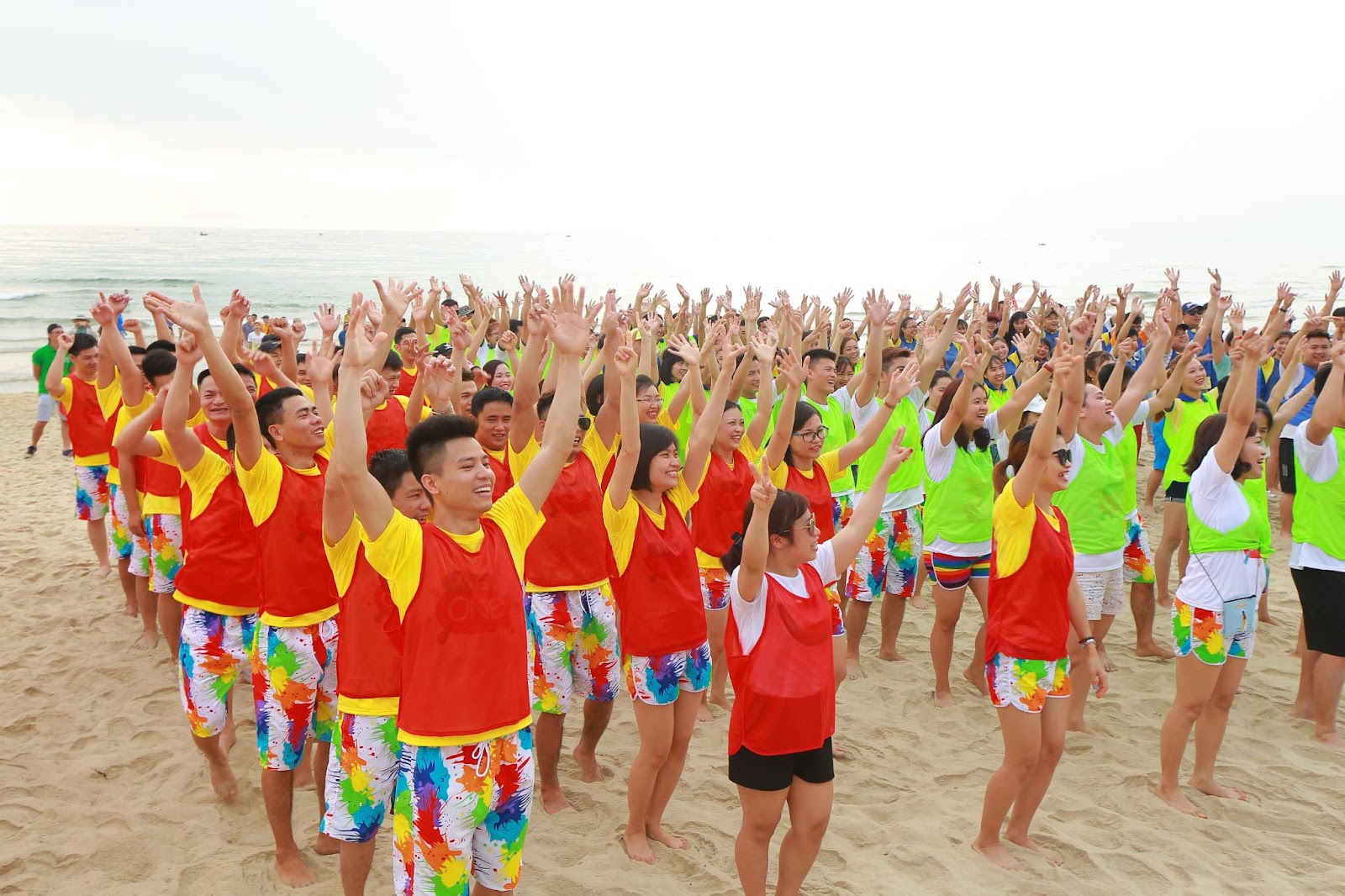 Bí Quyết Tổ Chức Teambuilding Công Ty Hiệu Quả Nhất 3 mọi người chơi vui vẻ