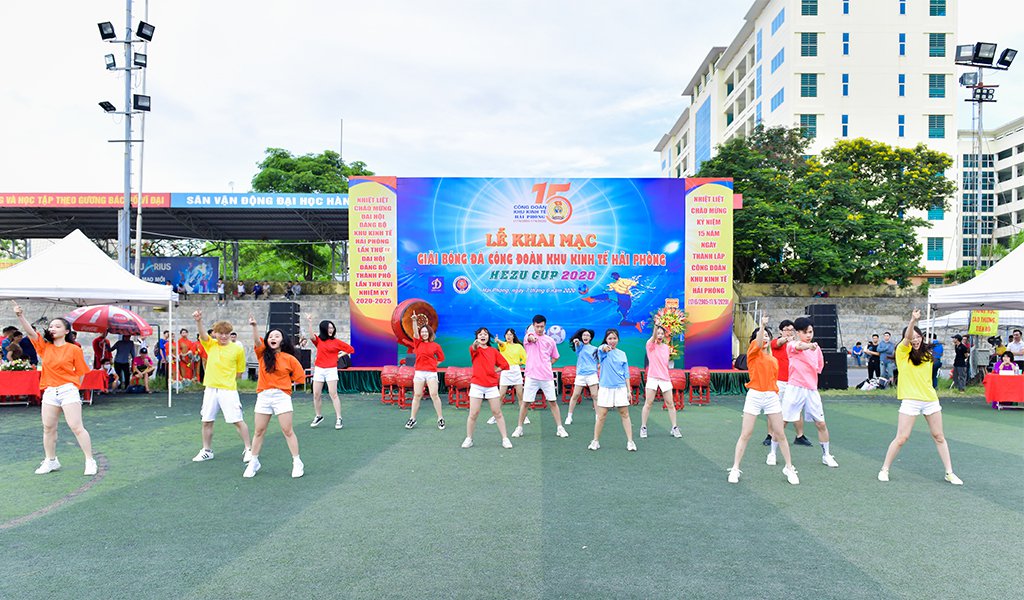 Những tiết mục cổ vũ nồng nhiệt
